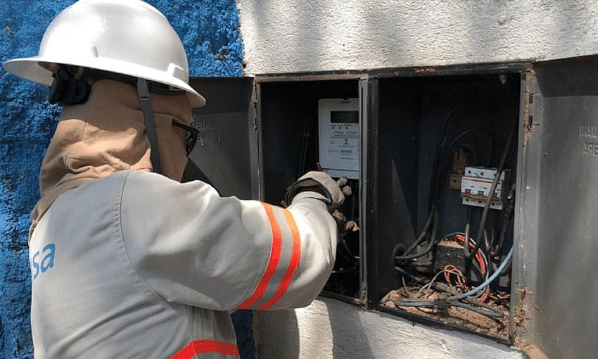 Justiça condena Energisa a pagar R$ 20 mil por deixar  moradores sem energia em Várzea Grande