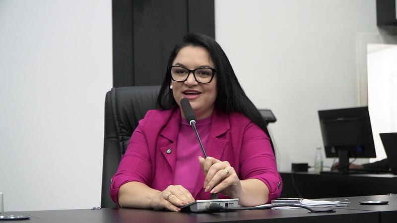 Samantha diz que é a favor da vacina da gripe, mas minimiza imunização contra Covid: “desnecessária”