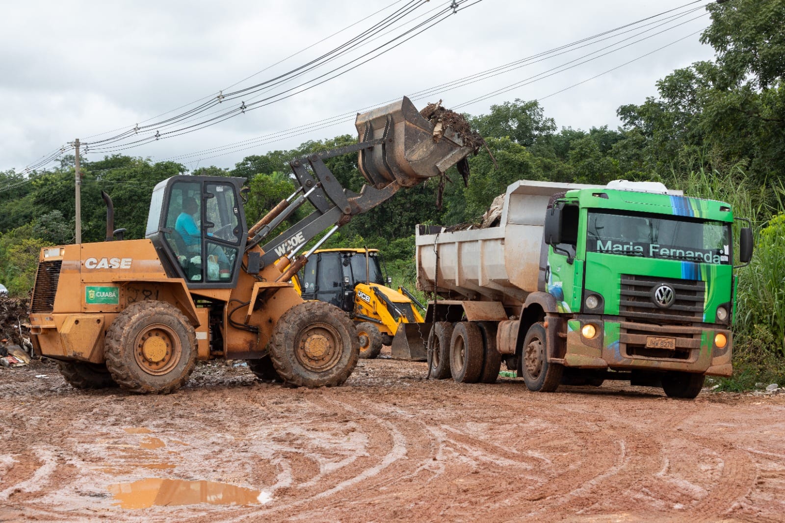 700 toneladas de lixo são retiradas de bolsões em apenas três horas de mutirão