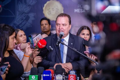 Max reage à moção de repúdio e critica vereadores: “deveriam cuidar dos buracos da cidade”