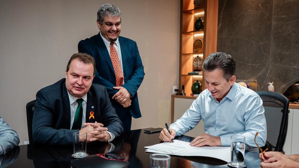 Mauro sanciona lei que autoriza Albert Einstein gerir o Hospital Central; operação começa em setembro
