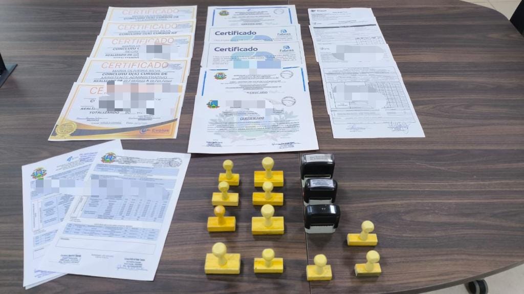 Operação mira criminoso que usa dados de escolas particulares para vender diplomas falsos