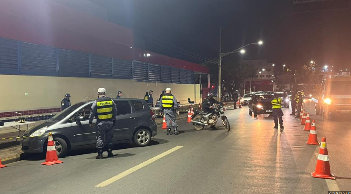 Operação em duas avenidas de Cuiabá ao mesmo tempo termina com 13 pessoas presas