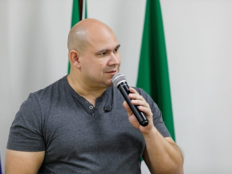 Abílio anuncia pagamento da RGA aos servidores de Cuiabá ainda em maio e alfineta Emanuel Pinheiro