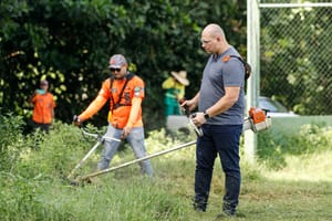 Políticos e moradores se juntam e participam de mutirão da limpeza no aniversário de Cuiabá