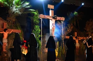 Paixão de Cristo emociona público em Cuiabá: "Um momento único nas nossas vidas", afirma espectadora