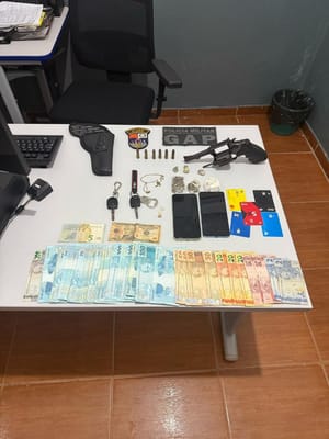 Faccionados são presos com  drogas, arma e R$ 7,5 mil em bar de cidade turística de MT