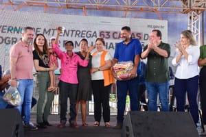 Primeira-dama entrega casas a 63 famílias pelo programa SER Família Habitação em MT