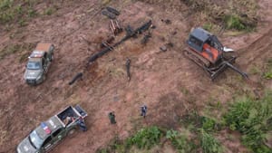 Batalhão Ambiental apreende máquinas usadas na extração de madeira e garimpo ilegal