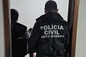 Servidores e empresário são presos pela PC por fraude em contratos de transporte escolar