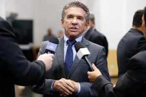Presidente do TCE aponta irregularidades e elogia  Abilio e Flávia por retirada de radares
