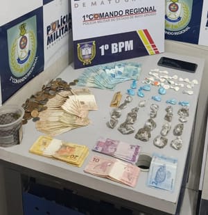 Motorista foge em alta velocidade, mas é abordado e preso pela PM com drogas e dinheiro em Cuiabá
