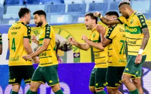 Invicto e em busca da liderança, Cuiabá enfrenta o CRB fora de casa nesta terça-feira na Série B