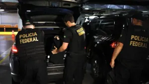PF cumpre mandados contra lavagem de dinheiro envolvendo magistrado e sequestra R$ 30 milhões